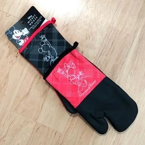 Set of two Disney Mickey Mouse Minnie Mouse  oversized Oven Mitt Mitts.